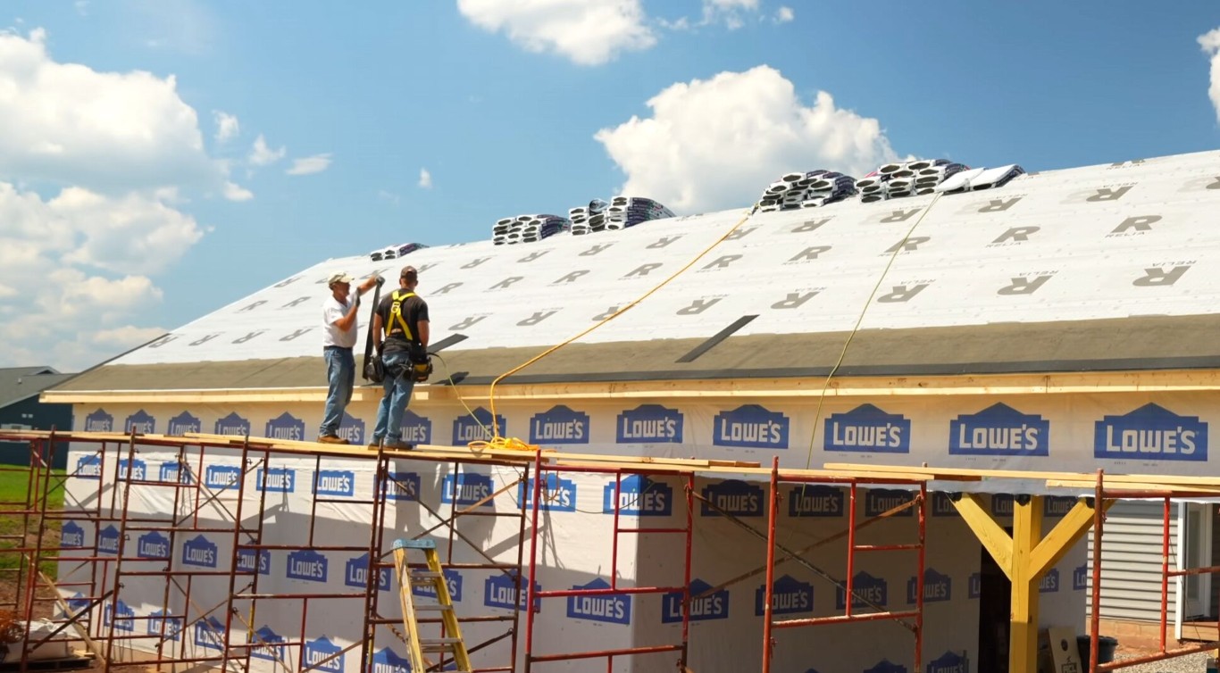 Commercial roofing installation and maintenance services